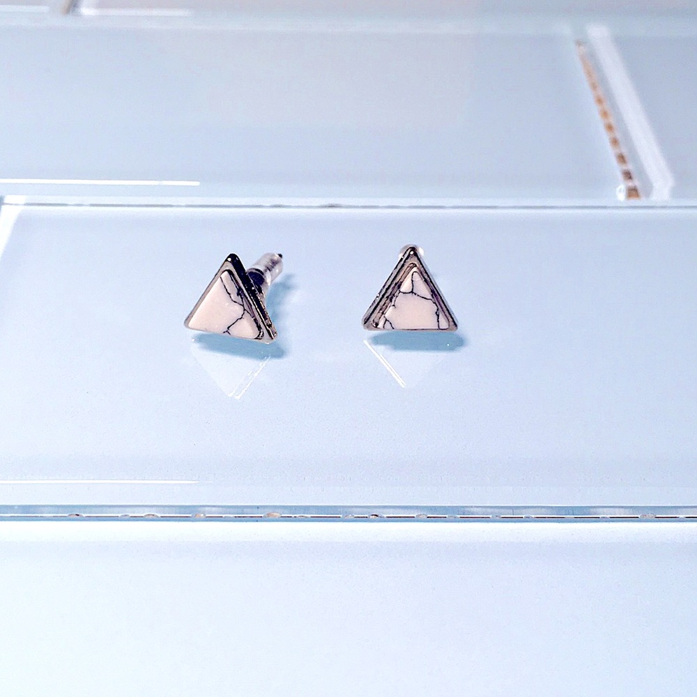 🔺Triangle marble print studded earrings🔺